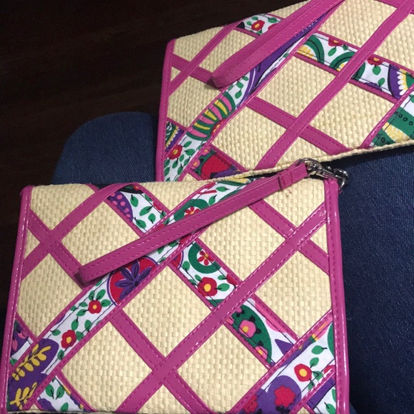 NWOT🚦see/read 🚦 only left -VERA BRADLEY WRISTLET - Picture 4 of 4